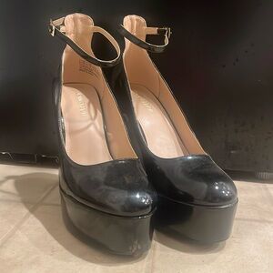 Gently used Jenn Ardor glossy heels size 10